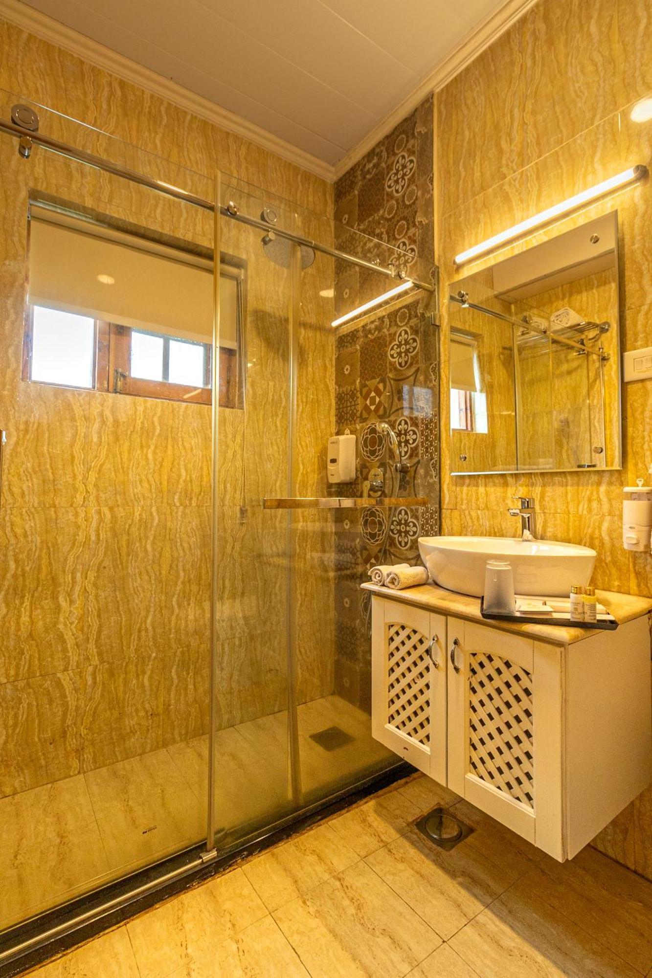 Shaw Inn By Stay Pattern غولمارغ المظهر الخارجي الصورة